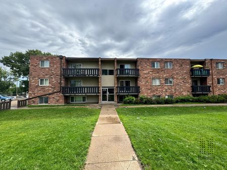 Confederation Park Apartments I &amp; II - Photo 3