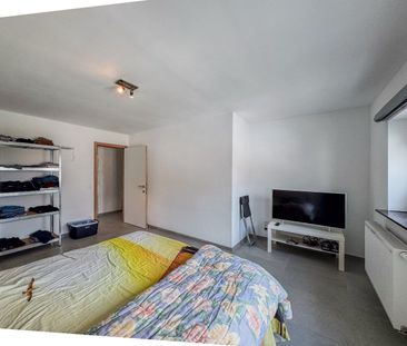 Ruime rijwoning met 3 slaapkamers en grote garage. - Photo 1