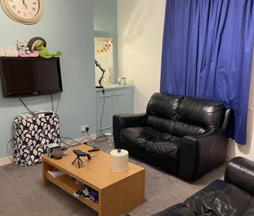 4 bedroom private hall to rent - Photo 1