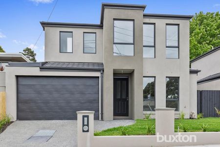 FREESTANDING TOWNHOUSE IN PRIME BEACHSIDE LOCATION - Photo 5