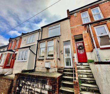 4 bedroom terraced house to rent - Photo 6