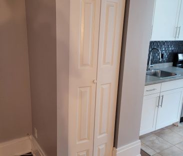 302 Glenlake Avenue #2nd Floor Front - Photo 4