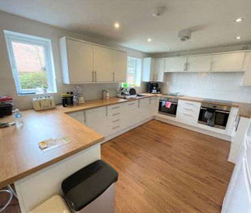 1 bedroom in a house share to rent - Photo 2