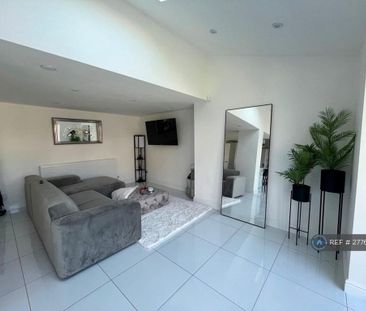 4 bedroom semi-detached house to rent - Photo 1