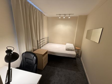 2 Bed Flat, London, W14 - Photo 3