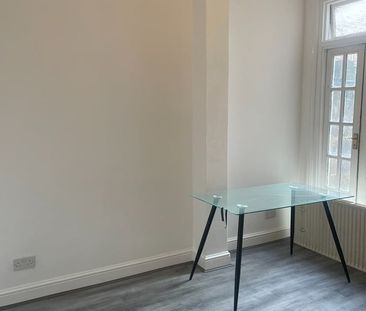 3 Bed Terraced House, Northcote Road, CR0 - Photo 2