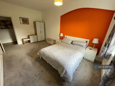 1 bedroom in a house share to rent - Photo 3