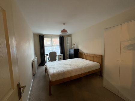 3 Bed Student Flat in Melgate Close, Winton - Photo 3