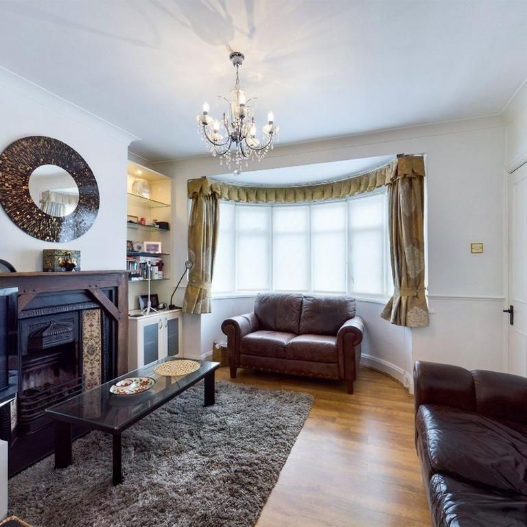 3 bedroom end of terrace house to rent - Photo 1