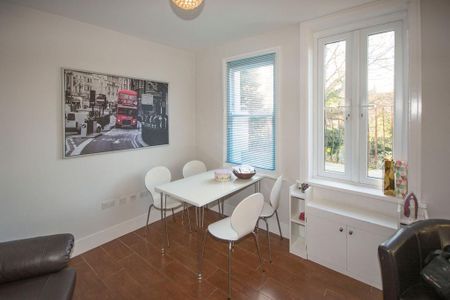 4 bedroom semi-detached house to rent - Photo 2