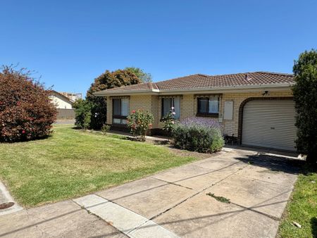 1 / 52 Newton Road, CAMPBELLTOWN - Photo 2