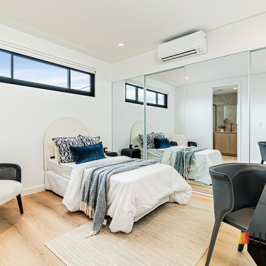 Brand New Studio in an Unbeatable Walk-to-Station Location - 2 weeks free rent for successful tenant! - Photo 1