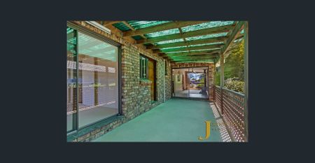 4 Bedroom 2 Bathroom Home! Walking Distance to Kellyville Public School, Bus and Shops!! - Photo 2