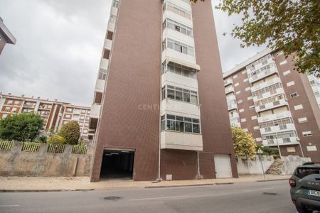 Apartamento T2 em remodelação para Arrendamento em Localização Central – Coimbra, Vale das Flores - Photo 5