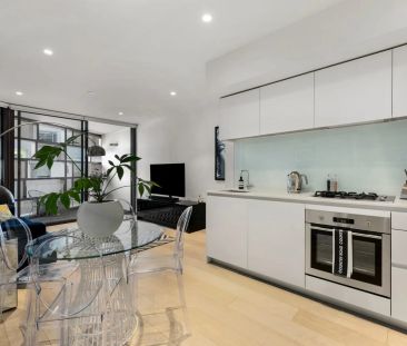 Sleek Urban Living in the Heart of Prahran's Vibrant Lifestyle Hub - Photo 2