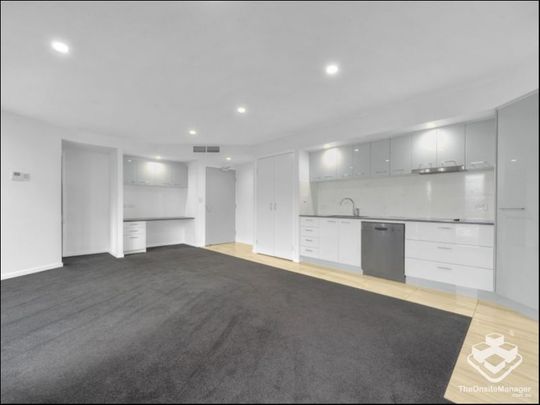 Break Lease Opportunity SPACIOUS TWO-BEDROOM APARTMENT IN BRISBANE CITY! - Photo 1