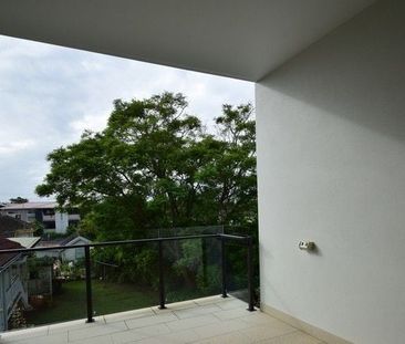 Chic 2-Bedroom Apartment Offering the Best of Mount Gravatt Living - Photo 6