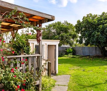 Home in the heart of the popular Elgin suburb - Photo 4