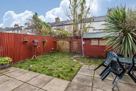 3 bedroom end of terrace house to rent - Photo 3