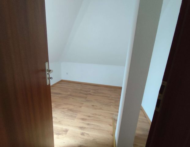 DG =2.OG ! gemütliche 3 Zimmer-Whg + EBK 25,- € moantl ! - Photo 1