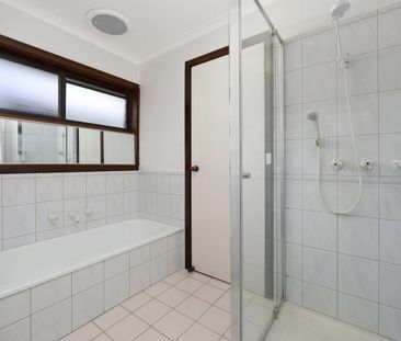 Large Family Home - Photo 6