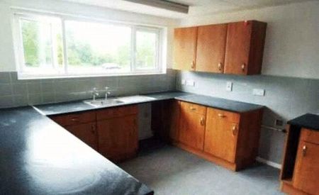 3 bedroom end of terrace house to rent - Photo 2