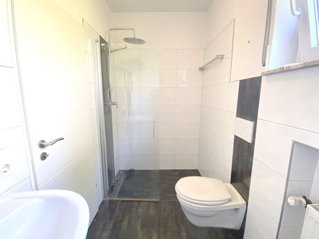 Irrel: Dreizimmerwohnung mit großer Terrasse, Garten, Stellplatz und nur 3 km bis Luxemburg - Photo 5