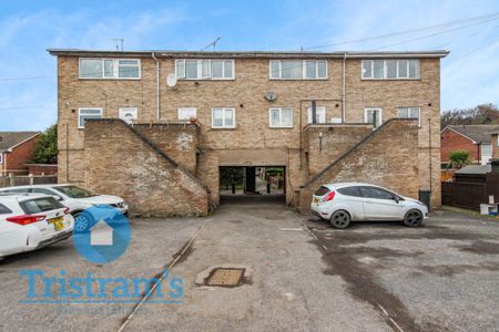 3 bed Flat for Rent - Photo 4