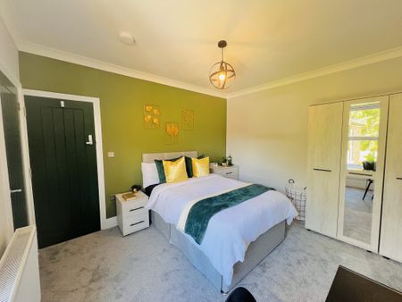 BEDROOM 1- MEDIUM DOUBLE ENSUITE - Photo 4