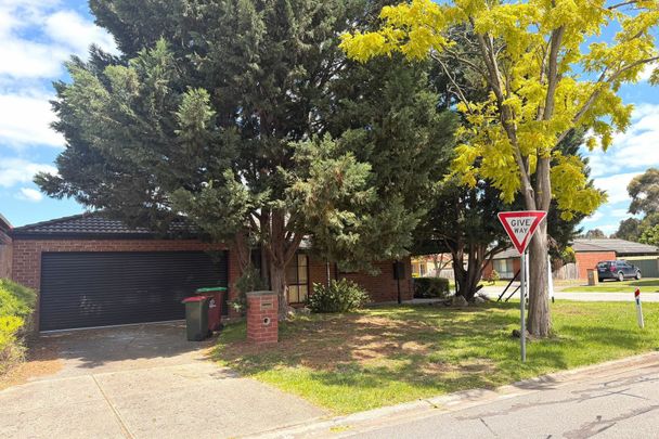 1 Geoffrey Court, Narre Warren VIC - Photo 1