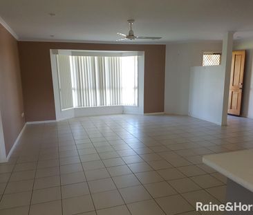 LARGE 4 BEDROOM HOME LOCATED IN MOUNT PLEASANT - Photo 3