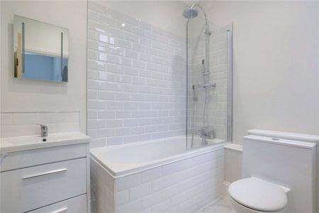 A lovely two bedroom semi-detached cottage located in a sought after road in a central Tunbridge Wells location - Photo 5