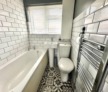 3 bedroom end of terrace house to rent - Photo 1