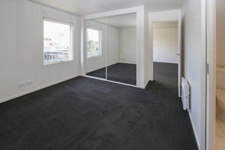 Two Bedrooms Two Bathrooms Two Secure Car Parks - Photo 4