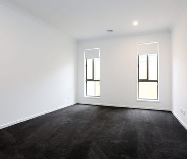 Spacious & Well-Maintained Family Home in a Prime Location - Photo 3