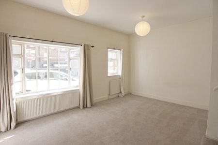 2 bedroom maisonette to rent - Photo 2