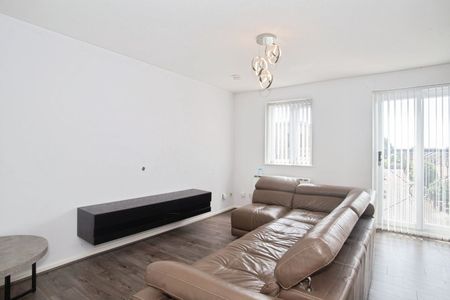 2 Bed Flat, Stretford Road, M15 - Photo 2