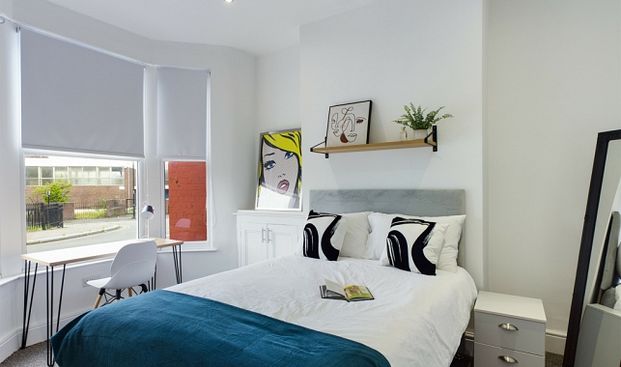 7 Bed Property With Ensuites - STUDENT ONLY - Photo 1