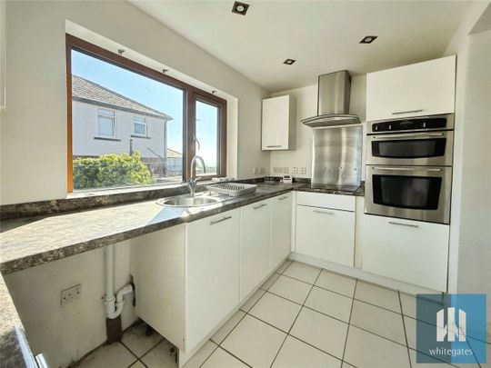 Royd Avenue, Ainley Top, Huddersfield, HD3 - Photo 1
