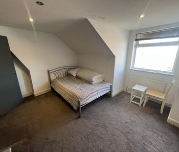 1 bedroom in a house share to rent - Photo 2