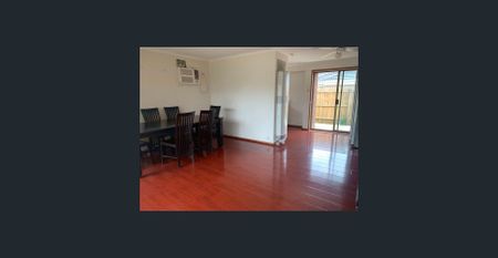 Comfortable Family Living Close to Everything! - Photo 2