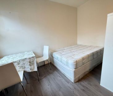 Colney Hatch Lane, London - Photo 4