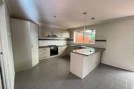 7 Short Road, Hampton Park VIC - Photo 2