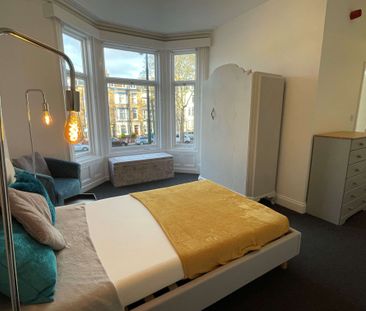 Quiet, modern and clean house share, close to town centre - Photo 5