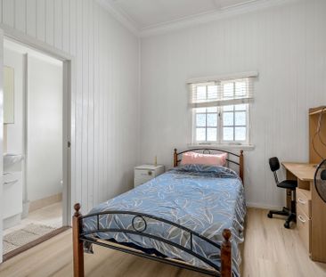 Generous Large Furnished Room with Own Private Bathroom | Rent incl... - Photo 4