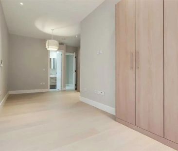 3 bedroom flat in Hampstead - Photo 3