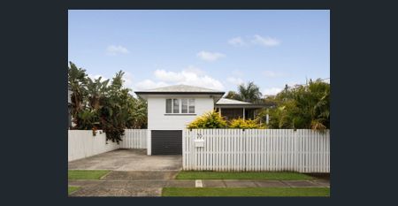 A Unique Blend of Style, Space & Privacy - Clayfield - Photo 4
