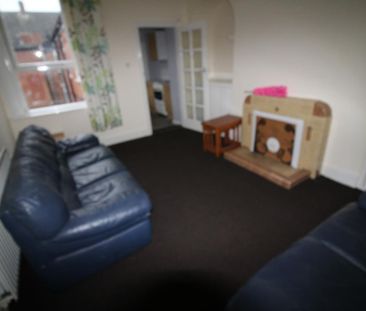 3 bedroom flat to rent - Photo 6