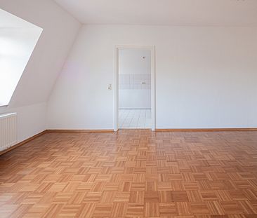 Helle Dachwohnung mit Parkett, EBK und Wanne. - Foto 5