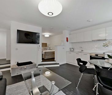 A beautifully presented and fully-furnished super studio apartment ... - Photo 6